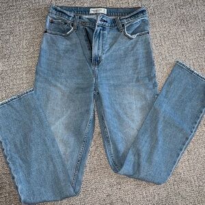 Abercrombie Ultra High Rise 90s Slim Straight Jean